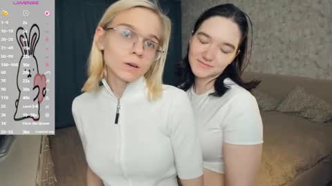 Snapshot of lacyedison chatting on May 2026 07:22:02 PM Violet and Isabel online show from May 2026 07:22:02 PM