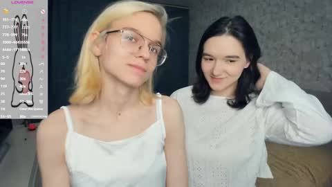 Snapshot of lacyedison chatting on May 2026 07:00:02 PM Violet and Isabel online show from May 2026 07:00:02 PM