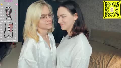 Snapshot of lacyedison chatting on May 2026 07:23:02 PM Violet and Isabel online show from May 2026 07:23:02 PM