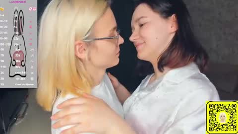 Snapshot of lacyedison chatting on June 2026 07:12:02 PM Violet and Isabel online show from June 2026 07:12:02 PM