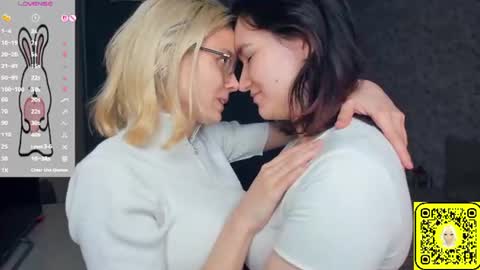 Snapshot of lacyedison chatting on June 2026 07:16:01 PM Violet and Isabel online show from June 2026 07:16:01 PM