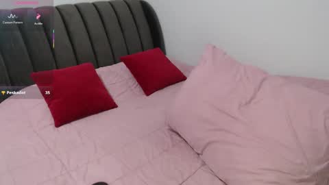 Mia online show from April 2026 10:47:01 PM