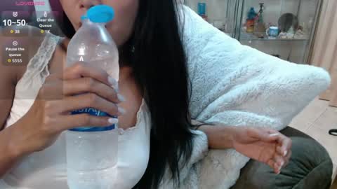 Mia online show from July 2026 09:52:02 PM