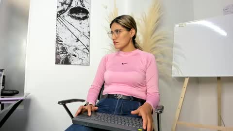 Snapshot of lady_falcon chatting on March 2025 01:52:02 AM LADY online show from March 2025 01:52:02 AM