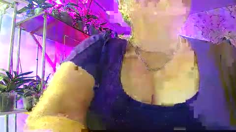 Lady Gloria online show from November 2025 08:25:01 AM