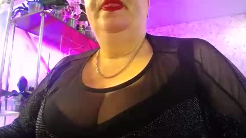 Snapshot of lady_gloria chatting on May 2026 05:01:02 AM Lady Gloria online show from May 2026 05:01:02 AM