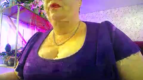 Snapshot of lady_gloria chatting on May 2026 06:43:02 AM Lady Gloria online show from May 2026 06:43:02 AM