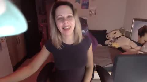 lady_smile69 online show from February 2025 02:03:01 AM