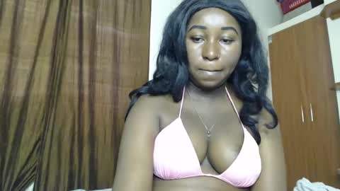 Snapshot of lady_twerky chatting on February 2025 07:03:01 AM Maya online show from February 2025 07:03:01 AM