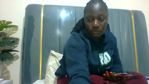 lindah32 online show from December 2024 05:02:01 PM