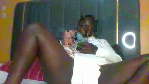 lindah32 online show from October 2025 01:06:01 AM