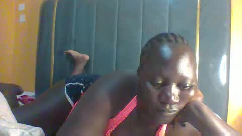 lindah32 online show from November 2025 06:30:01 PM