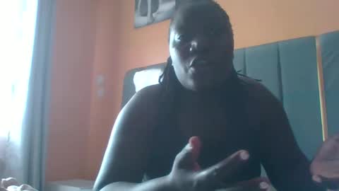 lindah32 online show from November 2025 10:36:01 AM