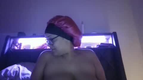 Snapshot of ladycinnabon chatting on January 2025 04:09:01 AM Stephanie online show from January 2025 04:09:01 AM