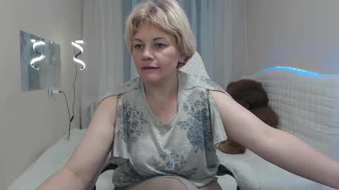Snapshot of ladyelina chatting on September 2025 12:27:02 PM ladyelina online show from September 2025 12:27:02 PM