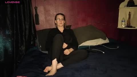 ladykiva_n_hubz online show from October 2025 03:37:02 AM