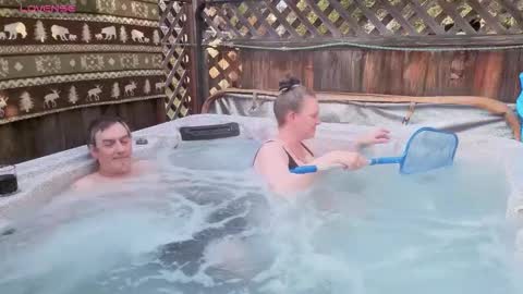 ladykiva_n_hubz online show from October 2025 01:02:02 AM