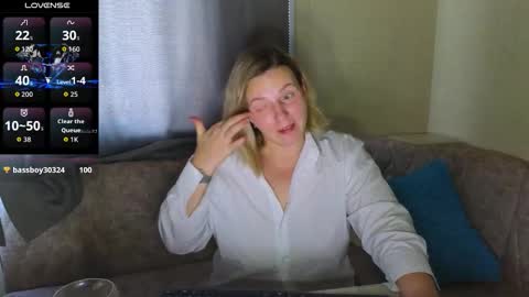 ladylucky_ online show from October 2025 02:01:02 AM