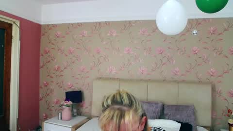 Snapshot of ladymariahx chatting on February 2025 01:46:02 AM ladymariahx online show from February 2025 01:46:02 AM