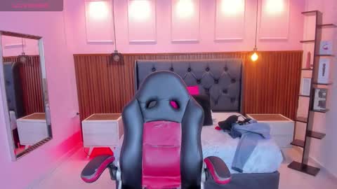 LADY  online show from October 2025 07:22:01 PM