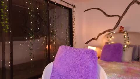 Lady  online show from December 2025 06:44:01 AM