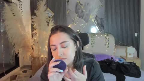 Lady  online show from February 2026 03:48:01 AM