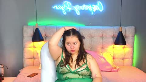 Snapshot of laia_and_aloby chatting on January 2025 03:33:02 PM online show from January 2025 03:33:02 PM