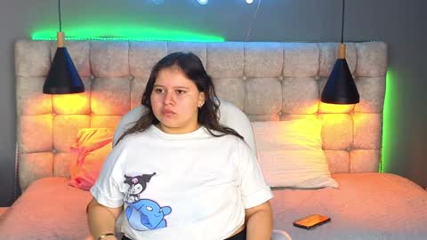 Snapshot of laia_and_aloby chatting on January 2025 03:44:02 PM online show from January 2025 03:44:02 PM
