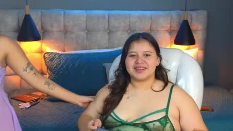 Snapshot of laia_and_aloby chatting on February 2025 10:36:01 PM online show from February 2025 10:36:01 PM