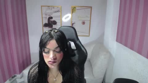 Snapshot of laia_angel_b chatting on February 2025 09:33:01 AM Laia online show from February 2025 09:33:01 AM