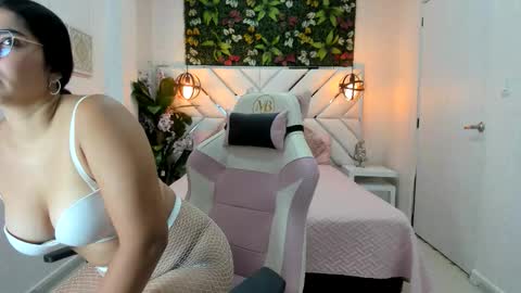 Laia roose  online show from September 2025 11:21:02 AM