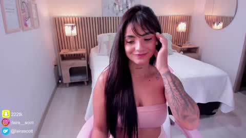 Snapshot of laira_scott chatting on January 2025 09:30:02 PM Laira online show from January 2025 09:30:02 PM