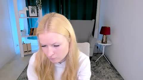 Snapshot of laly_peach chatting on July 2026 11:16:02 AM Laly online show from July 2026 11:16:02 AM
