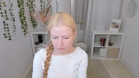 Snapshot of laly_peach chatting on July 2026 07:50:01 AM Laly online show from July 2026 07:50:01 AM