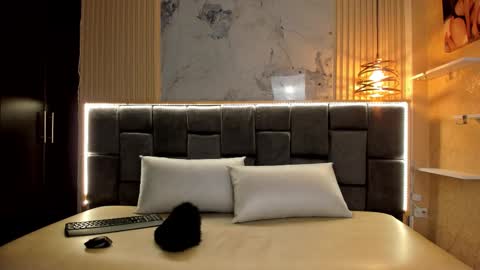 Bella  Dante online show from October 2025 08:41:01 PM