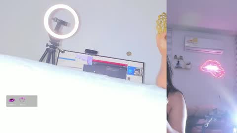 Lana online show from April 2026 09:04:01 AM