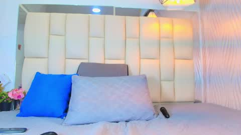 Vanessa  online show from April 2026 01:25:02 PM