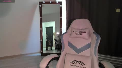 Lana online show from October 2025 10:22:02 AM