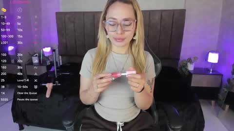 Snapshot of lanaamills chatting on November 2025 05:05:01 AM Lana online show from November 2025 05:05:01 AM