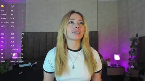 Lana online show from December 2025 03:55:01 AM