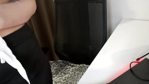 LanaDreamX online show from April 2026 05:29:01 PM