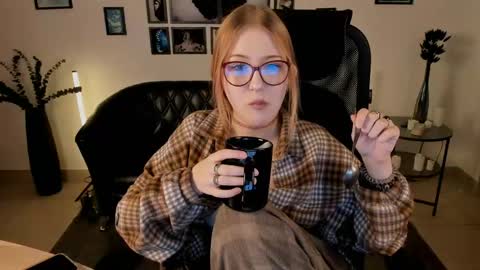 lana online show from May 2026 10:33:02 AM