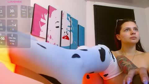 Alana Garcia  online show from November 2025 11:42:02 AM