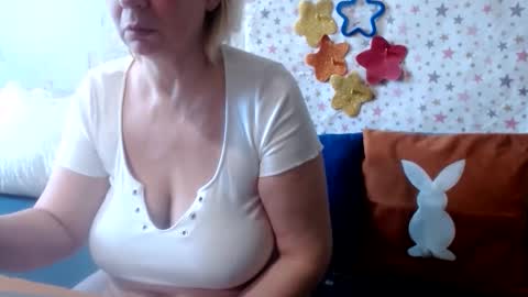 Snapshot of lanalovelyqueen chatting on June 2026 08:01:02 AM LovelyQueen online show from June 2026 08:01:02 AM