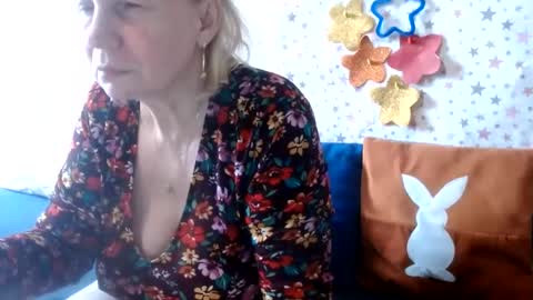 Snapshot of lanalovelyqueen chatting on June 2026 07:57:02 AM LovelyQueen online show from June 2026 07:57:02 AM