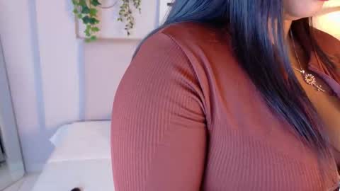 Lana online show from November 2025 08:30:01 PM