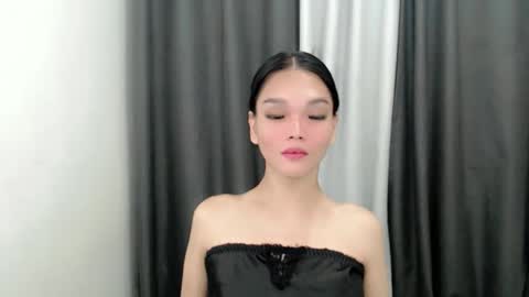 lanawyatt_ online show from October 2025 05:54:01 PM