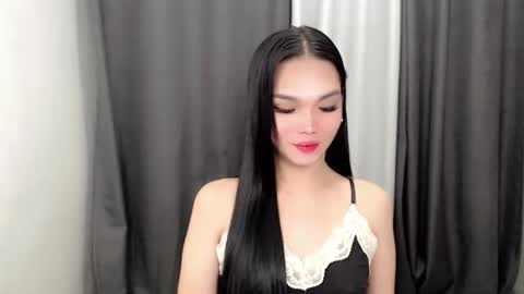 lanawyatt_ online show from December 2025 11:59:01 AM