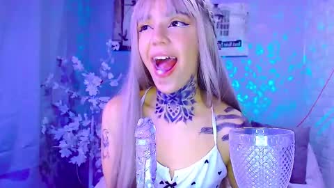 LANNIE   online show from November 2025 09:59:01 PM