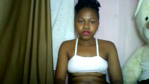 Snapshot of lara_belle chatting on May 2026 07:20:01 PM lara_belle online show from May 2026 07:20:01 PM